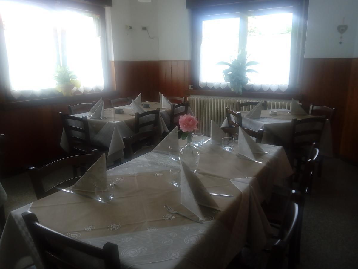 Albergo Alla Pineta Villa Santina Luaran gambar